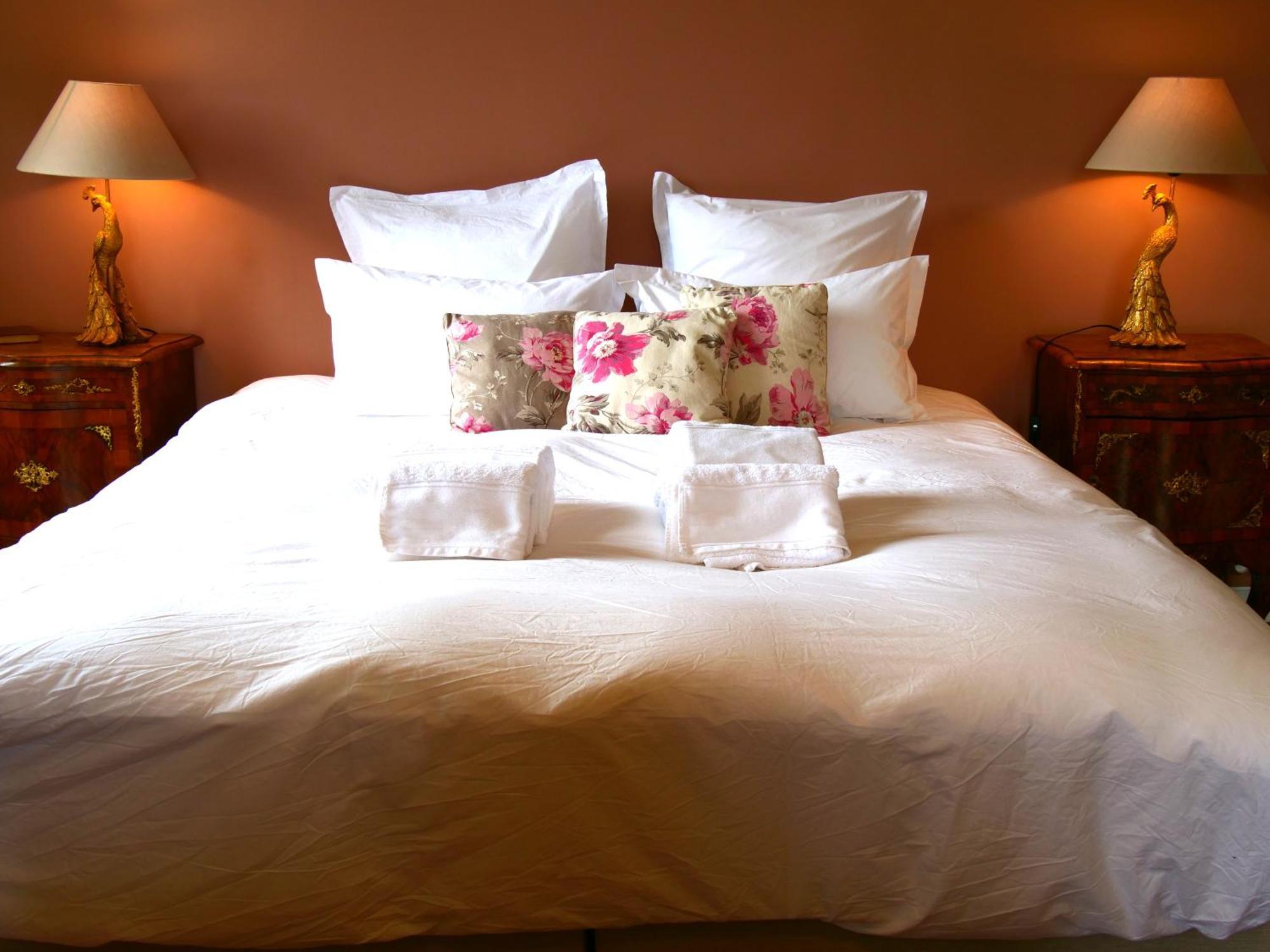 Domaine Du Cloitre Bed and Breakfast Pleneuf-Val-Andre Rum bild